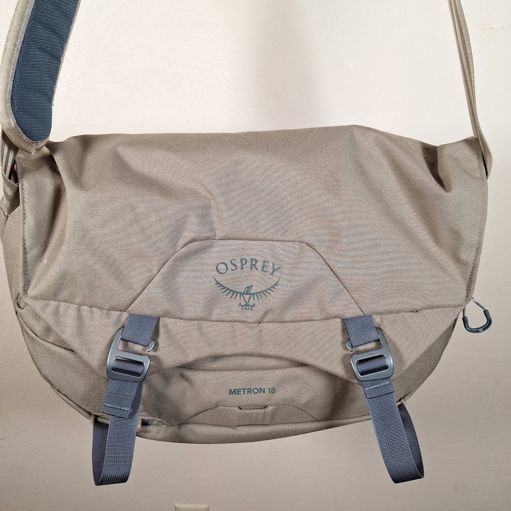 Osprey Metron 18 Sling Bag Laptop Messenger Cargo Rain Cover STAIN Read